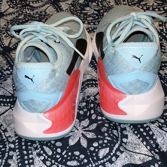 Puma womens 7.5 shoes - Picture 4 of 6